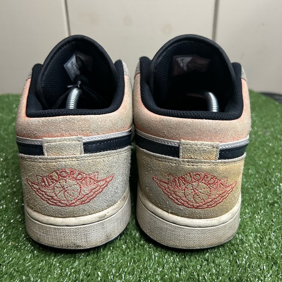 Size 12M- Jordan 1 Low SE
Flight Club used no box - Picture 3 of 7